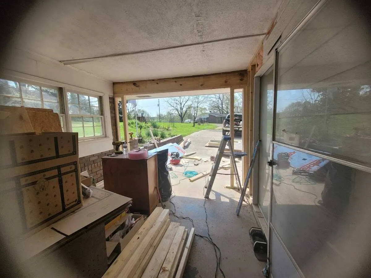 Air movers and dehumidifier for Drying & Dehumidification in Carbondale